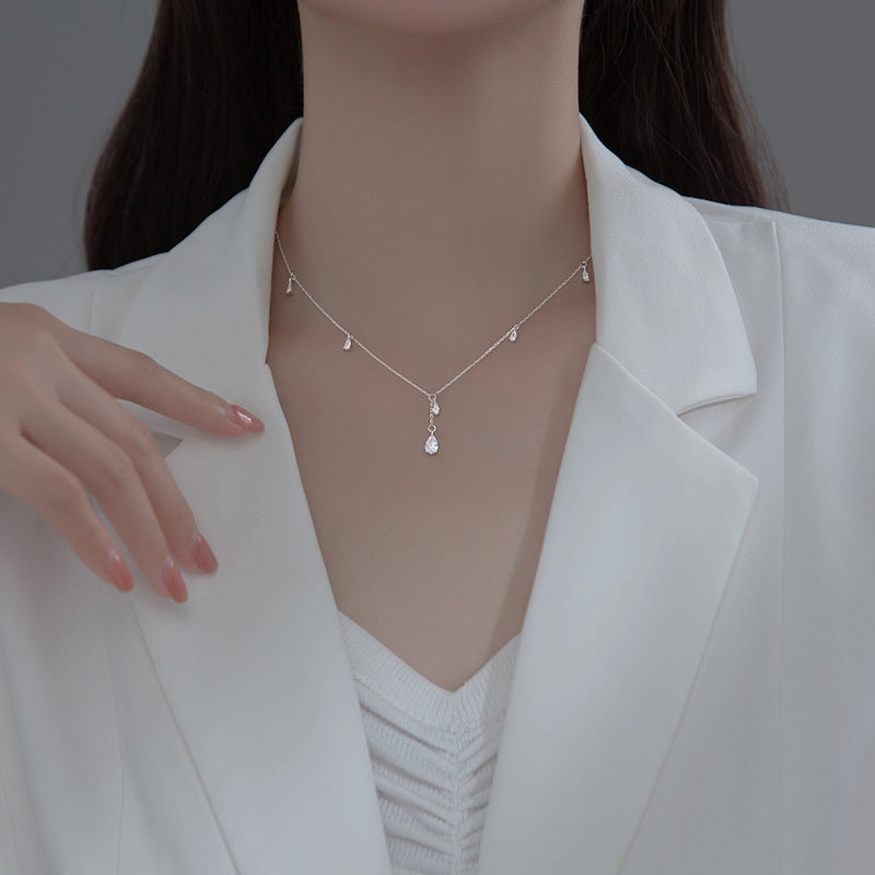 Collier de charmes de tombée de la nuit